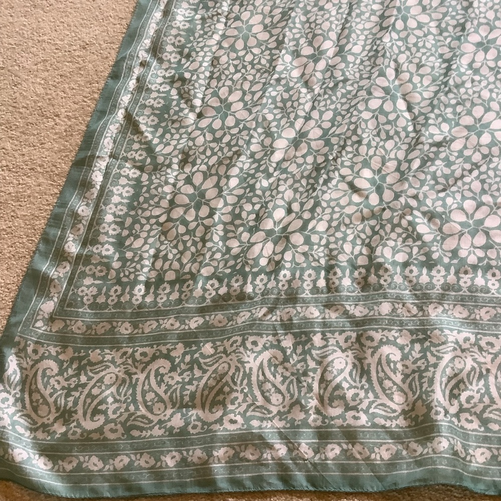 D.Sport Green and White Patterned Scarf/Wrap/Sarong - Picture 9 of 10